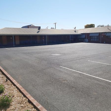 Country Mile Motor Inn Forbes Exterior photo