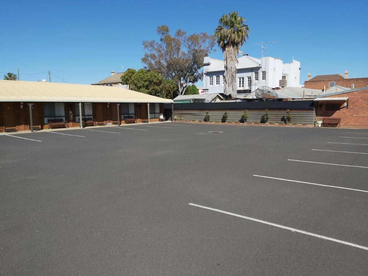Country Mile Motor Inn Forbes Exterior photo